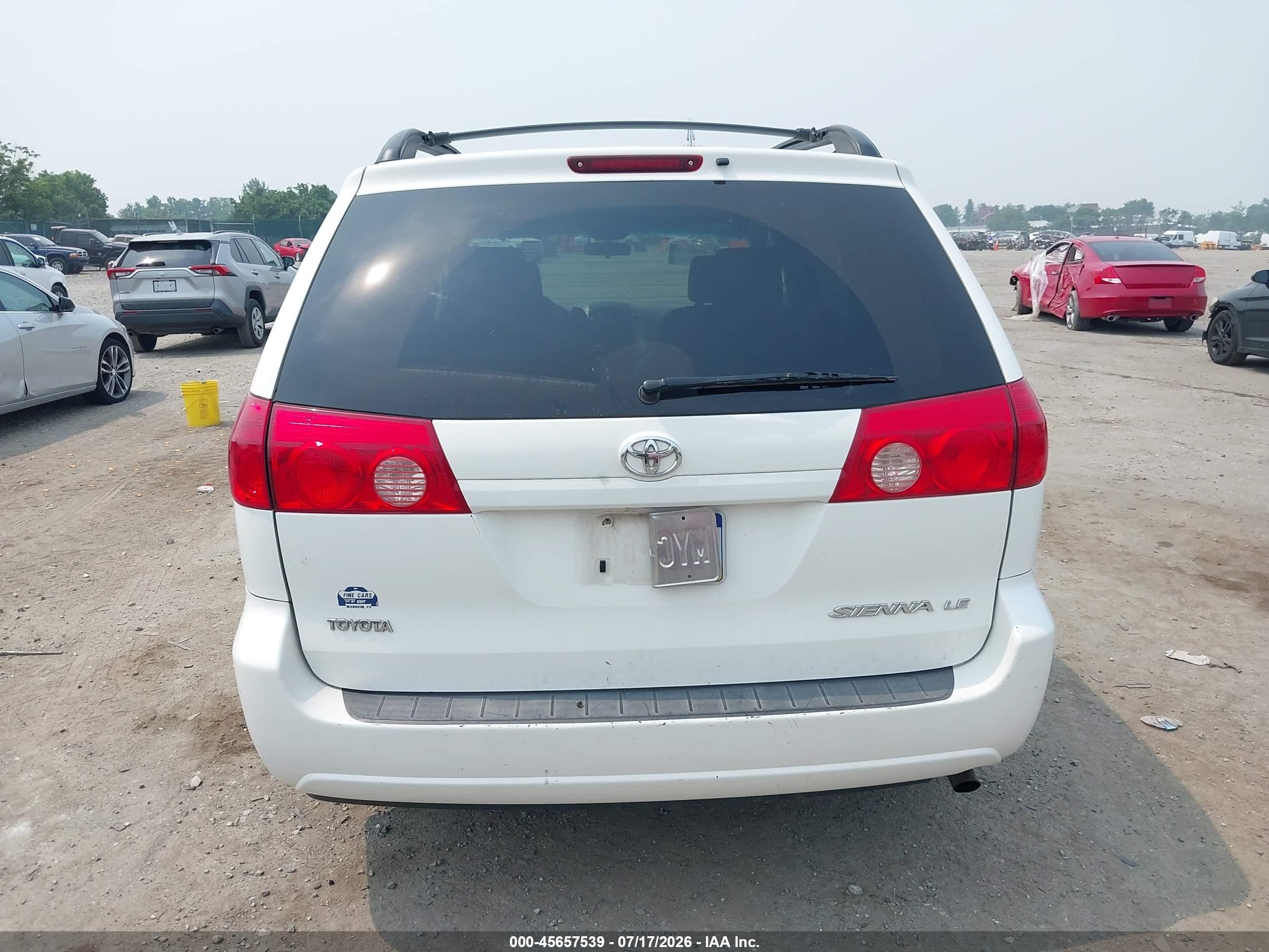 2008 Toyota Sienna Le White vin: 5TDZK23C38S167156