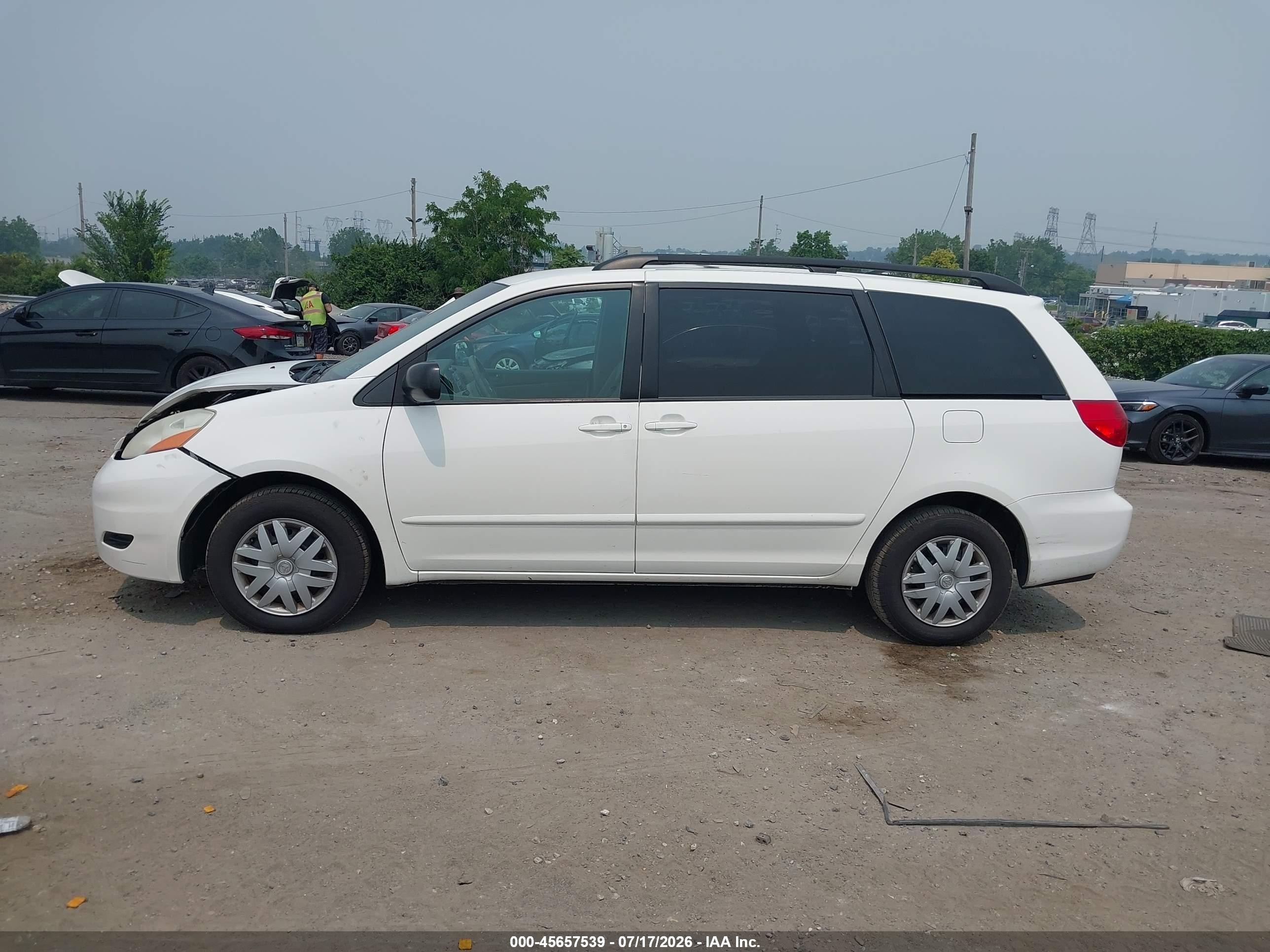 2008 Toyota Sienna Le White vin: 5TDZK23C38S167156