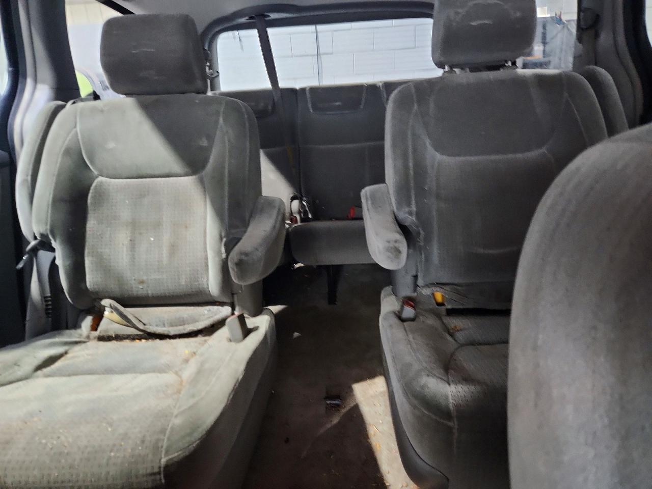2008 Toyota Sienna Ce 7-passenger Silver vin: 5TDZK23C38S176052