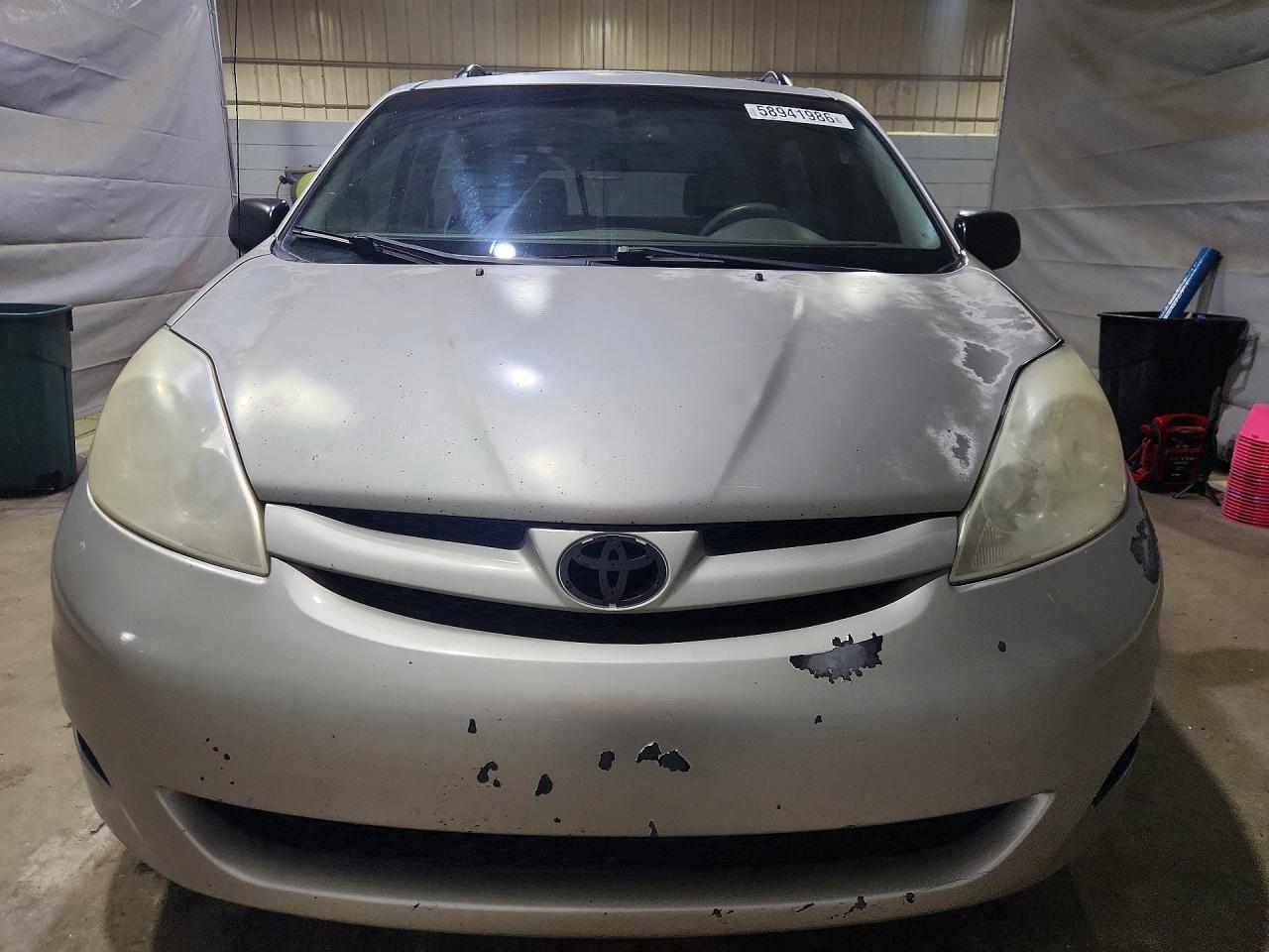 2008 Toyota Sienna Ce 7-passenger Silver vin: 5TDZK23C38S176052