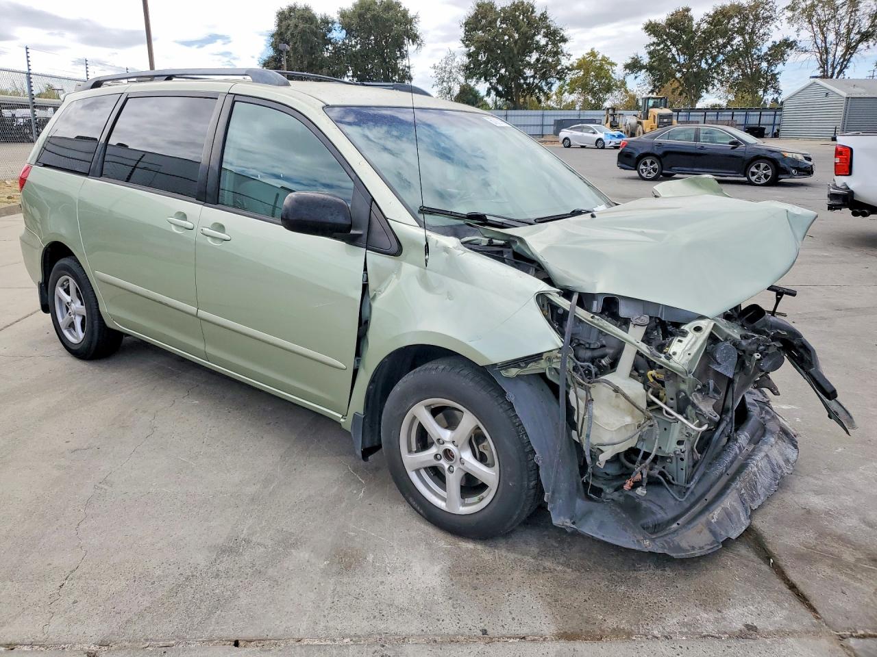 2008 Toyota Sienna Le 7-passenger Green vin: 5TDZK23C38S182112