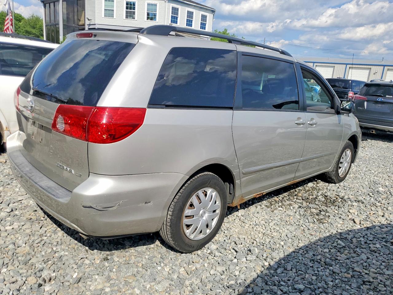 2008 Toyota Sienna Le 8-passenger Silver vin: 5TDZK23C38S199864
