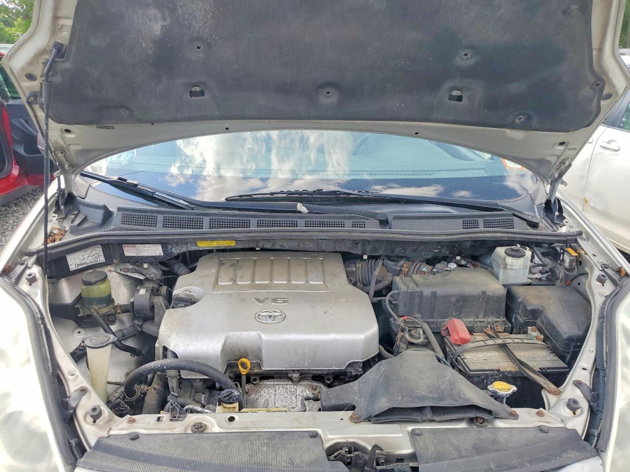 2008 Toyota Sienna Le 8-passenger Silver vin: 5TDZK23C38S199864