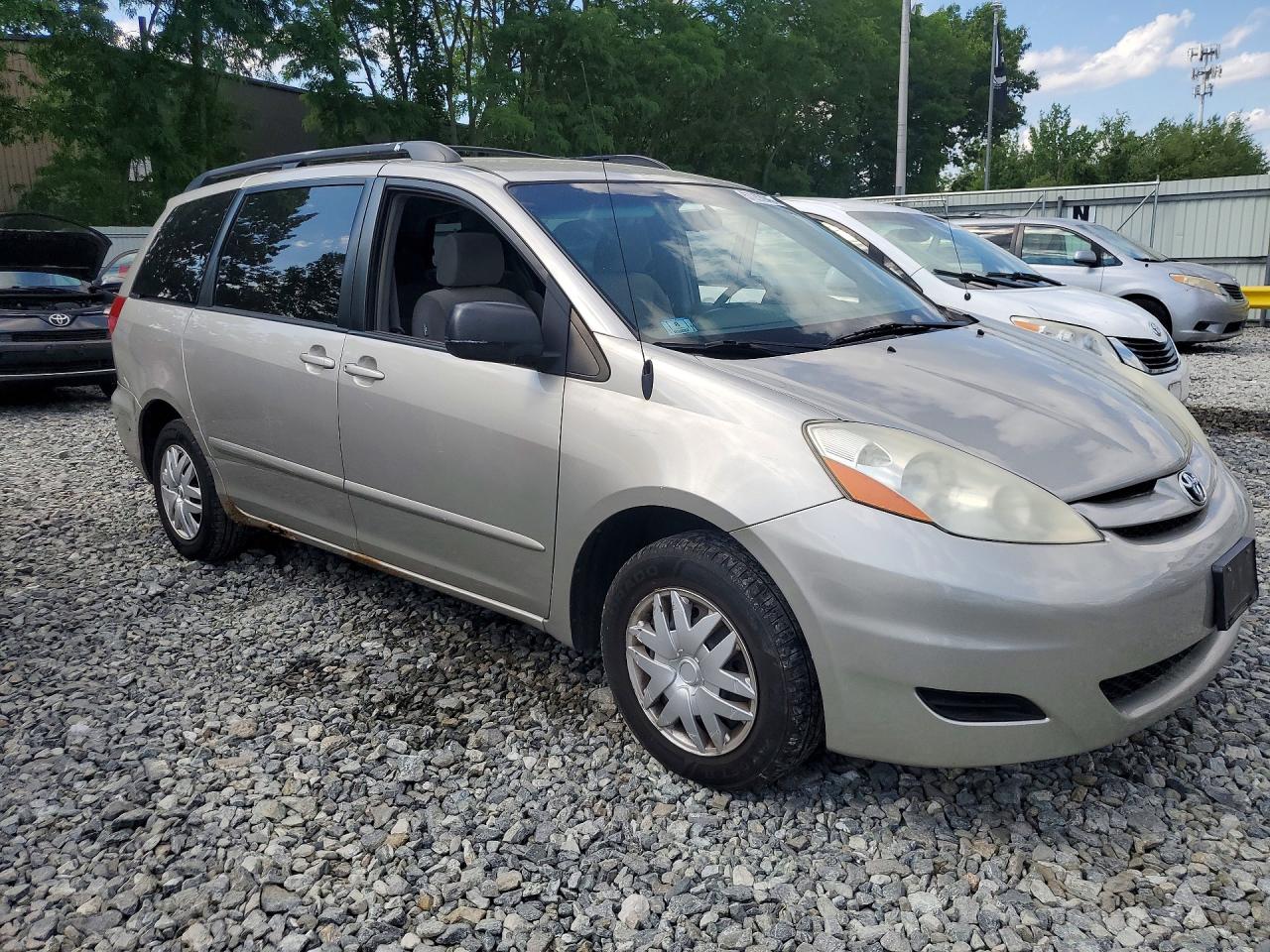 2008 Toyota Sienna Le 8-passenger Silver vin: 5TDZK23C38S199864