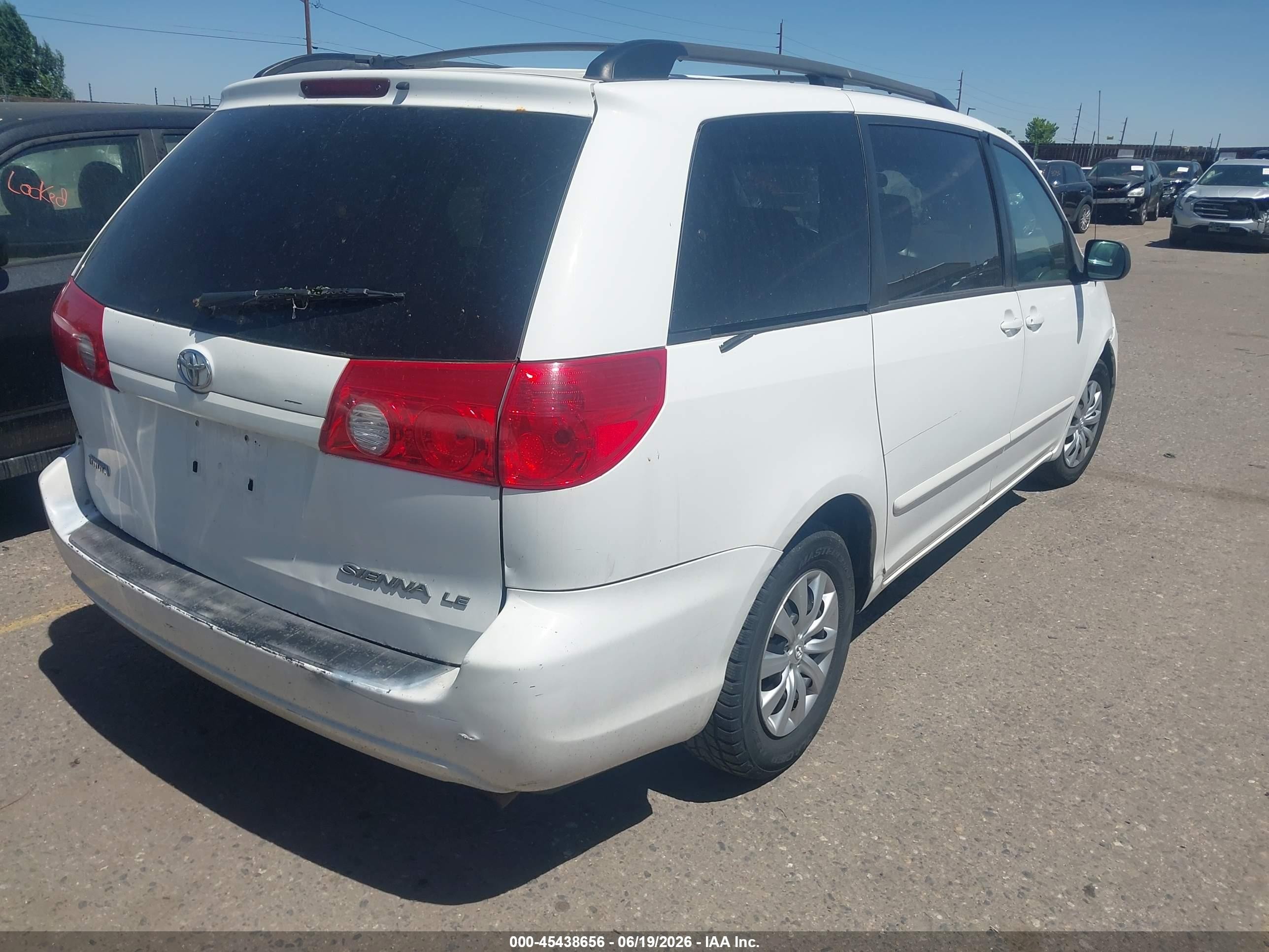 2008 Toyota Sienna Le White vin: 5TDZK23C38S208529
