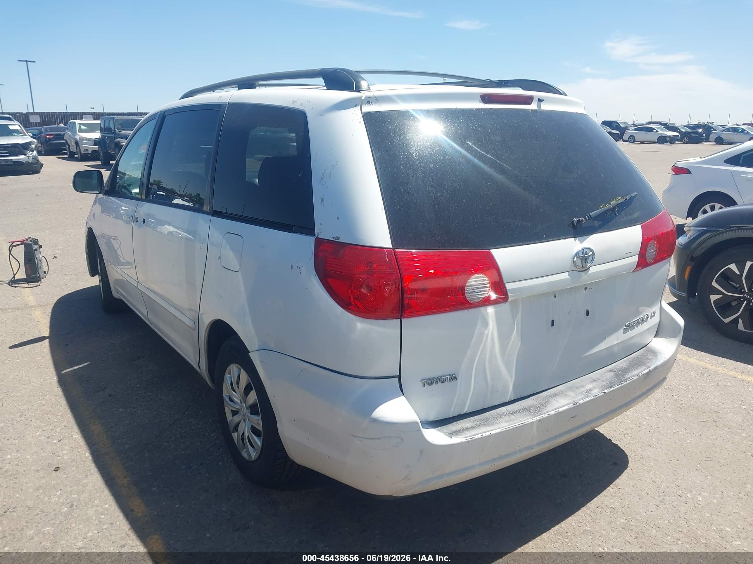 2008 Toyota Sienna Le White vin: 5TDZK23C38S208529