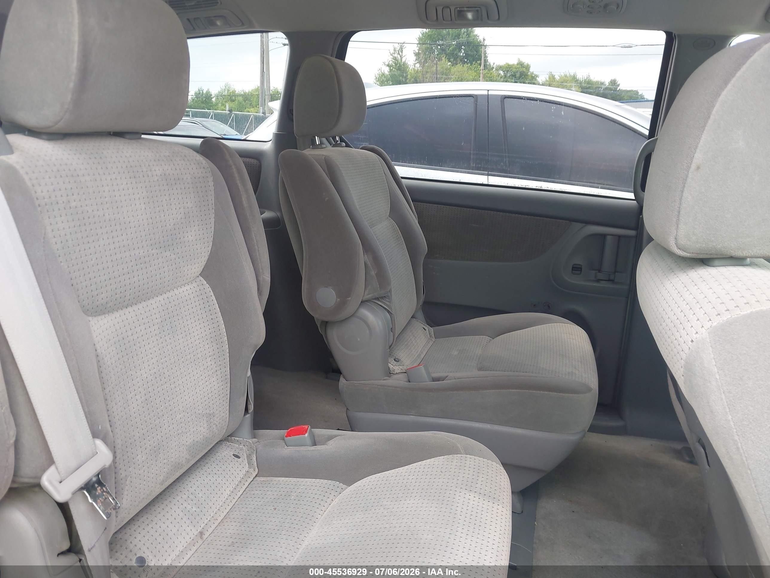 2008 Toyota Sienna Le Silver vin: 5TDZK23C38S211317