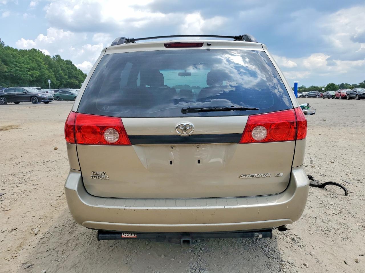 2008 Toyota Sienna Ce 7-passenger Gold vin: 5TDZK23C38S221992