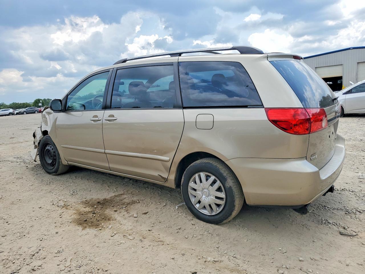 2008 Toyota Sienna Ce 7-passenger Gold vin: 5TDZK23C38S221992
