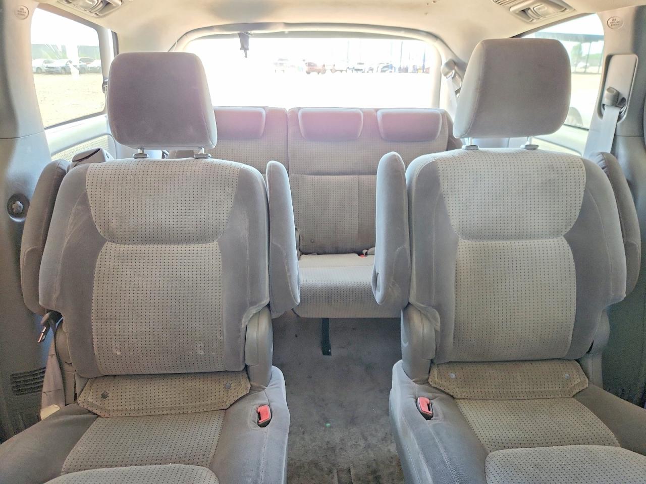 2009 Toyota Sienna Le 7-passenger Silver vin: 5TDZK23C39S227096