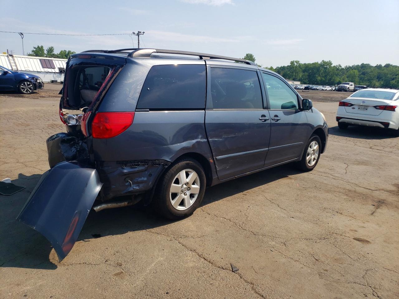 2009 Toyota Sienna Le 7-passenger Blue vin: 5TDZK23C39S235358