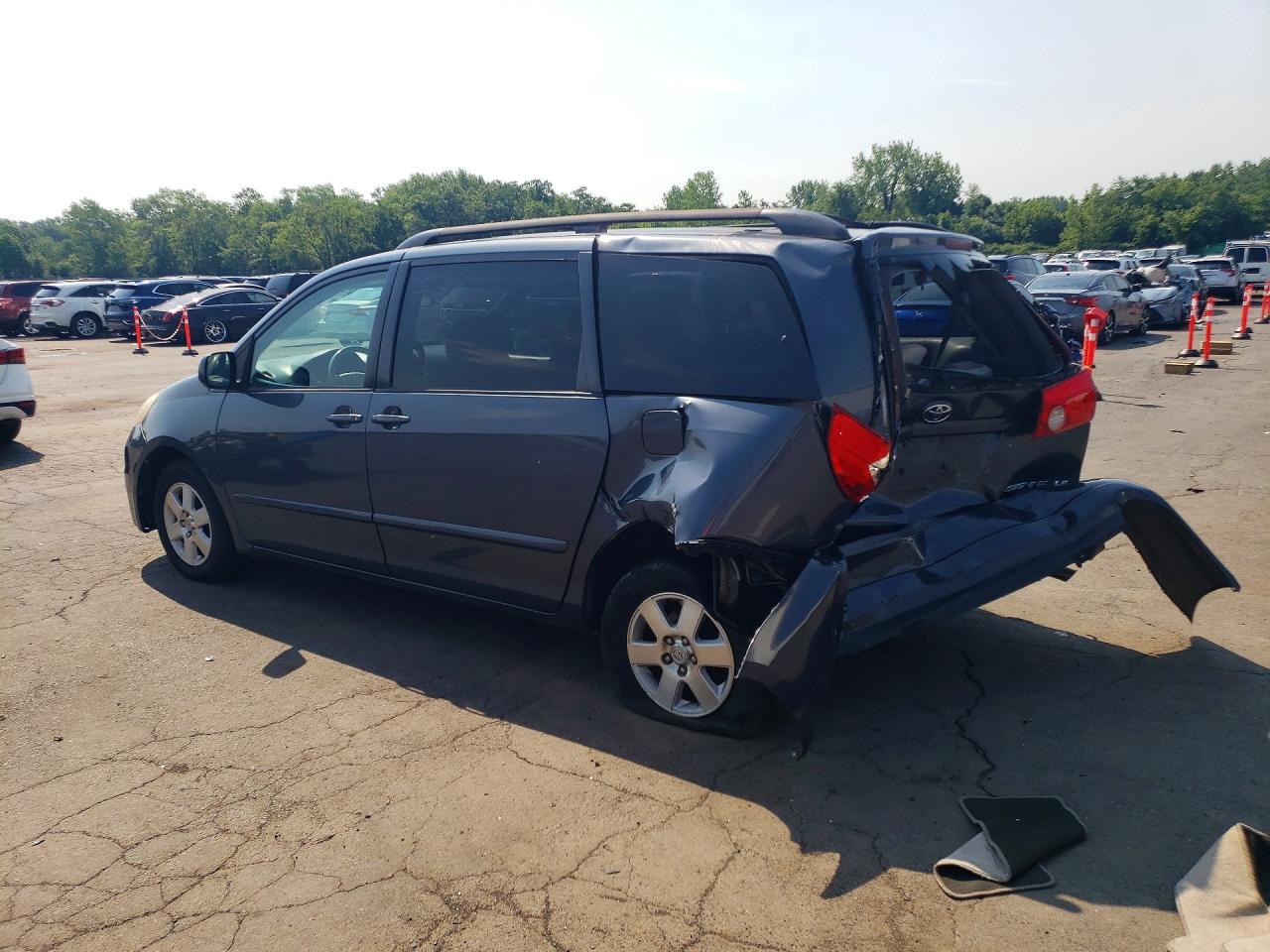 2009 Toyota Sienna Le 7-passenger Blue vin: 5TDZK23C39S235358