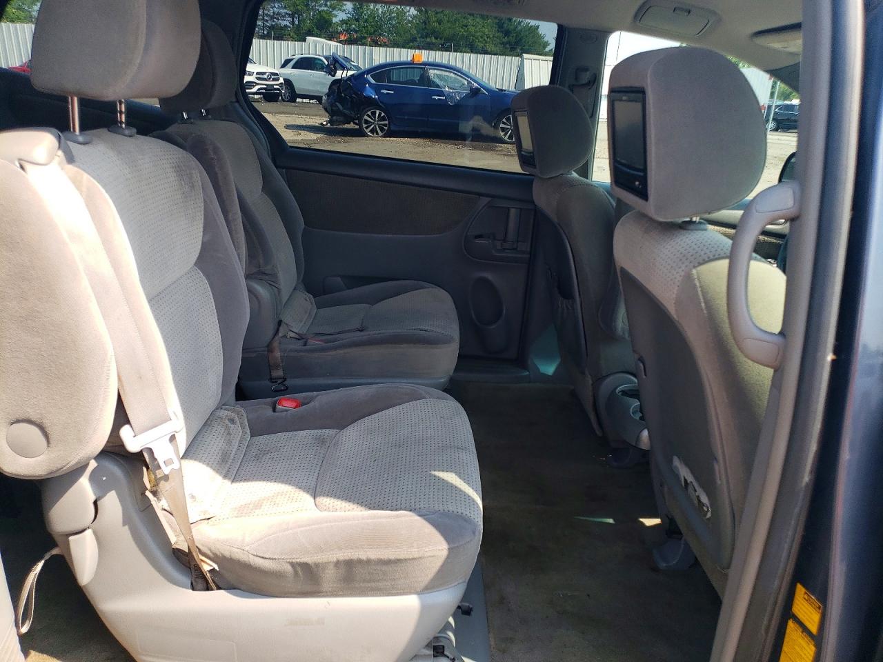 2009 Toyota Sienna Le 7-passenger Blue vin: 5TDZK23C39S235358