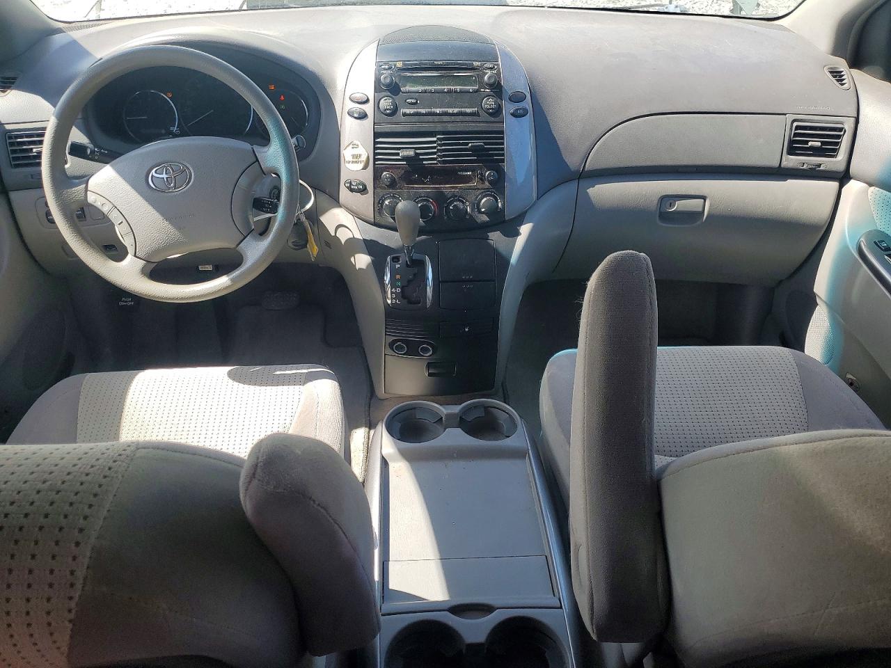 2009 Toyota Sienna Le 8-passenger Green vin: 5TDZK23C39S266691