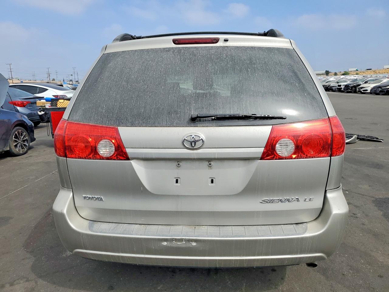 2009 Toyota Sienna Le 8-passenger Silver vin: 5TDZK23C39S276086