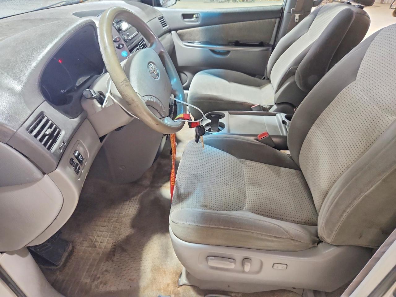 2009 Toyota Sienna Le 7-passenger Silver vin: 5TDZK23C39S278050