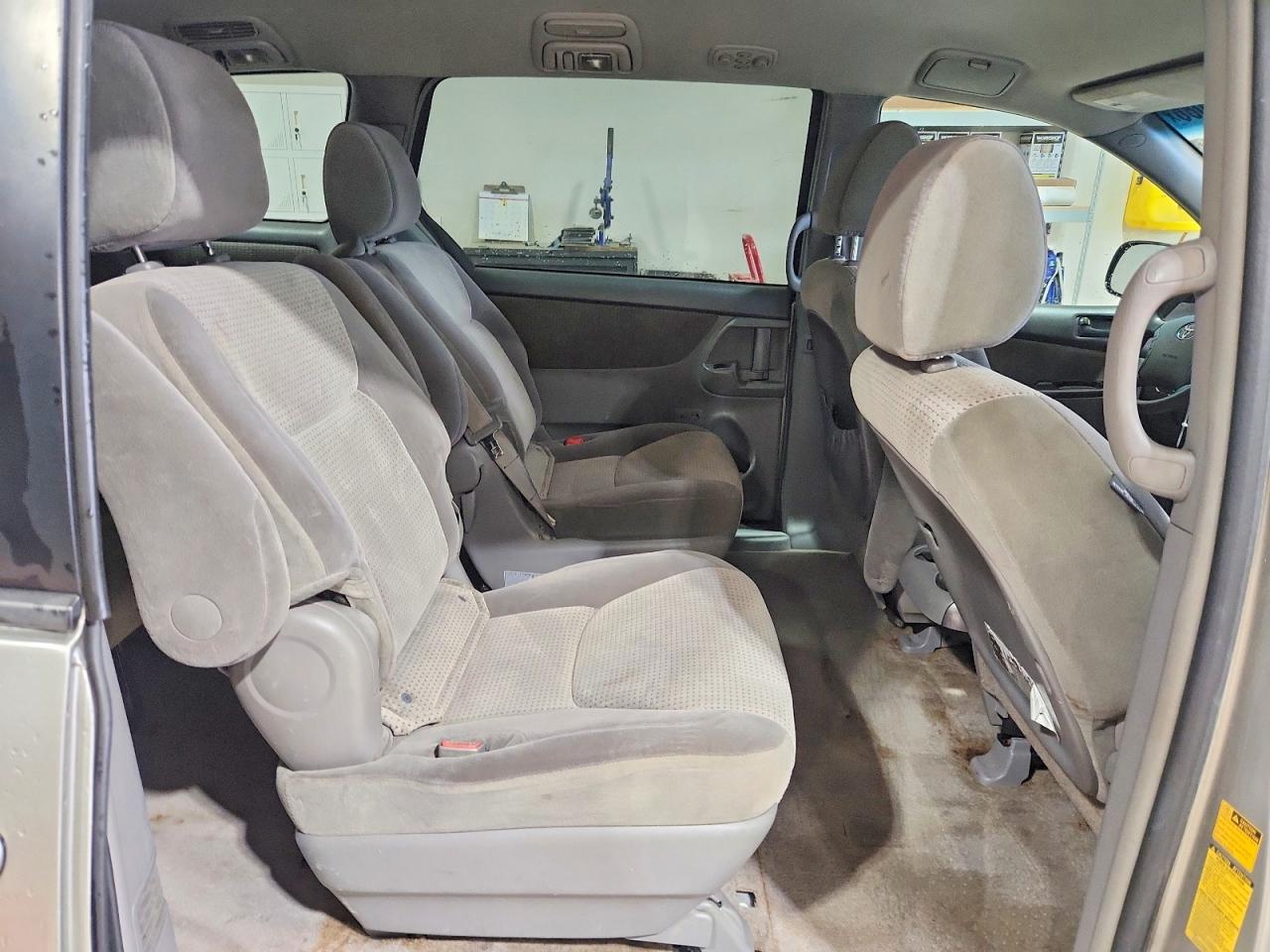 2009 Toyota Sienna Le 7-passenger Silver vin: 5TDZK23C39S278050