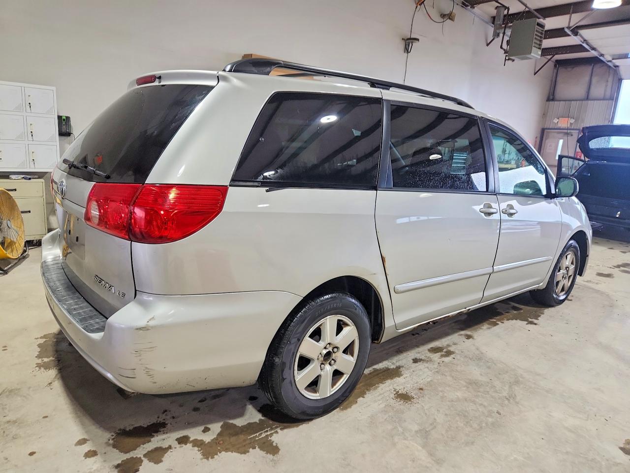 2009 Toyota Sienna Le 7-passenger Silver vin: 5TDZK23C39S278050