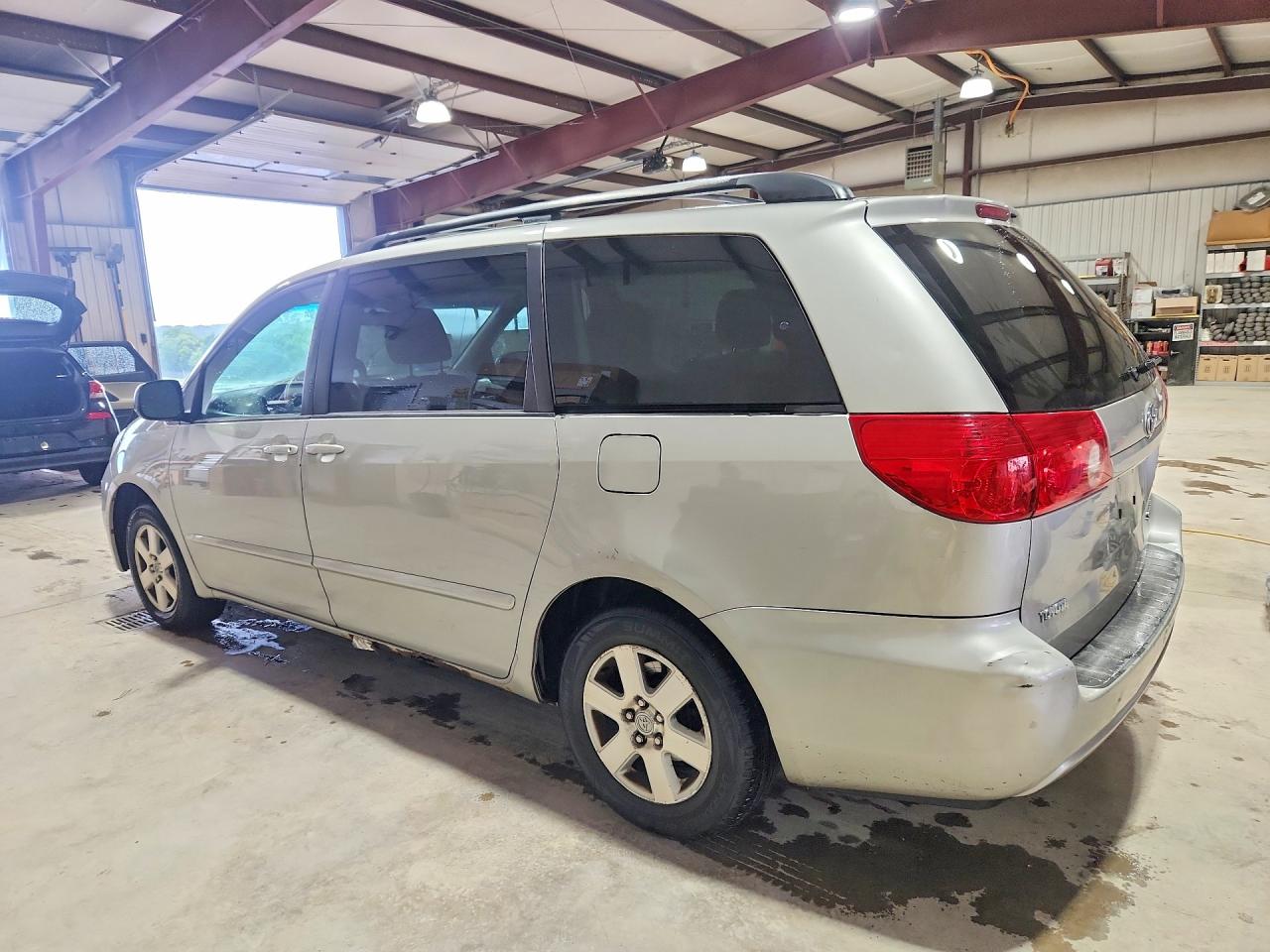2009 Toyota Sienna Le 7-passenger Silver vin: 5TDZK23C39S278050