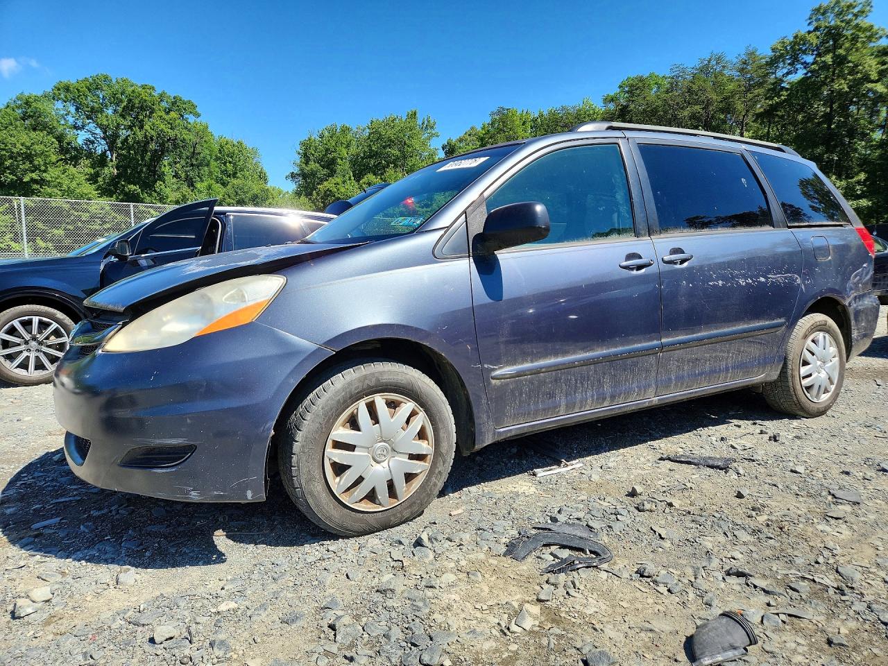2007 Toyota Sienna Le 8-passenger Gray vin: 5TDZK23C47S034369