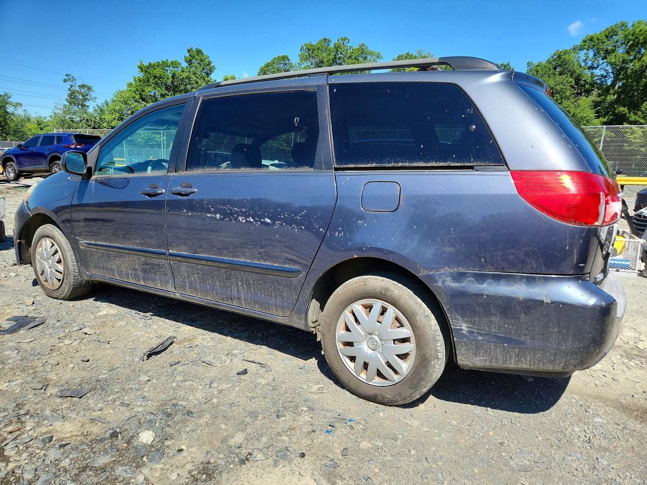 2007 Toyota Sienna Le 8-passenger Gray vin: 5TDZK23C47S034369