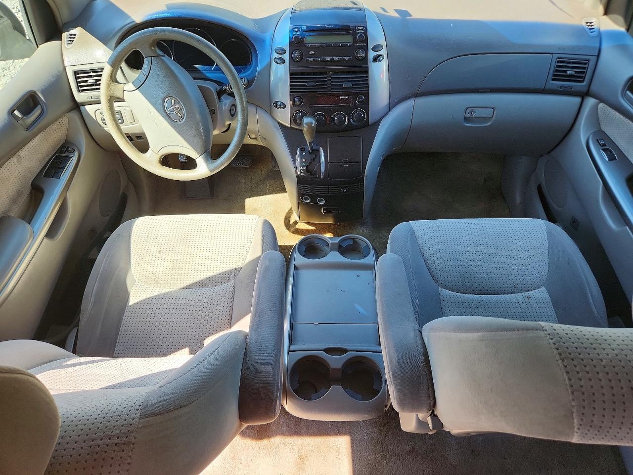 2007 Toyota Sienna Le 8-passenger Gray vin: 5TDZK23C47S034369