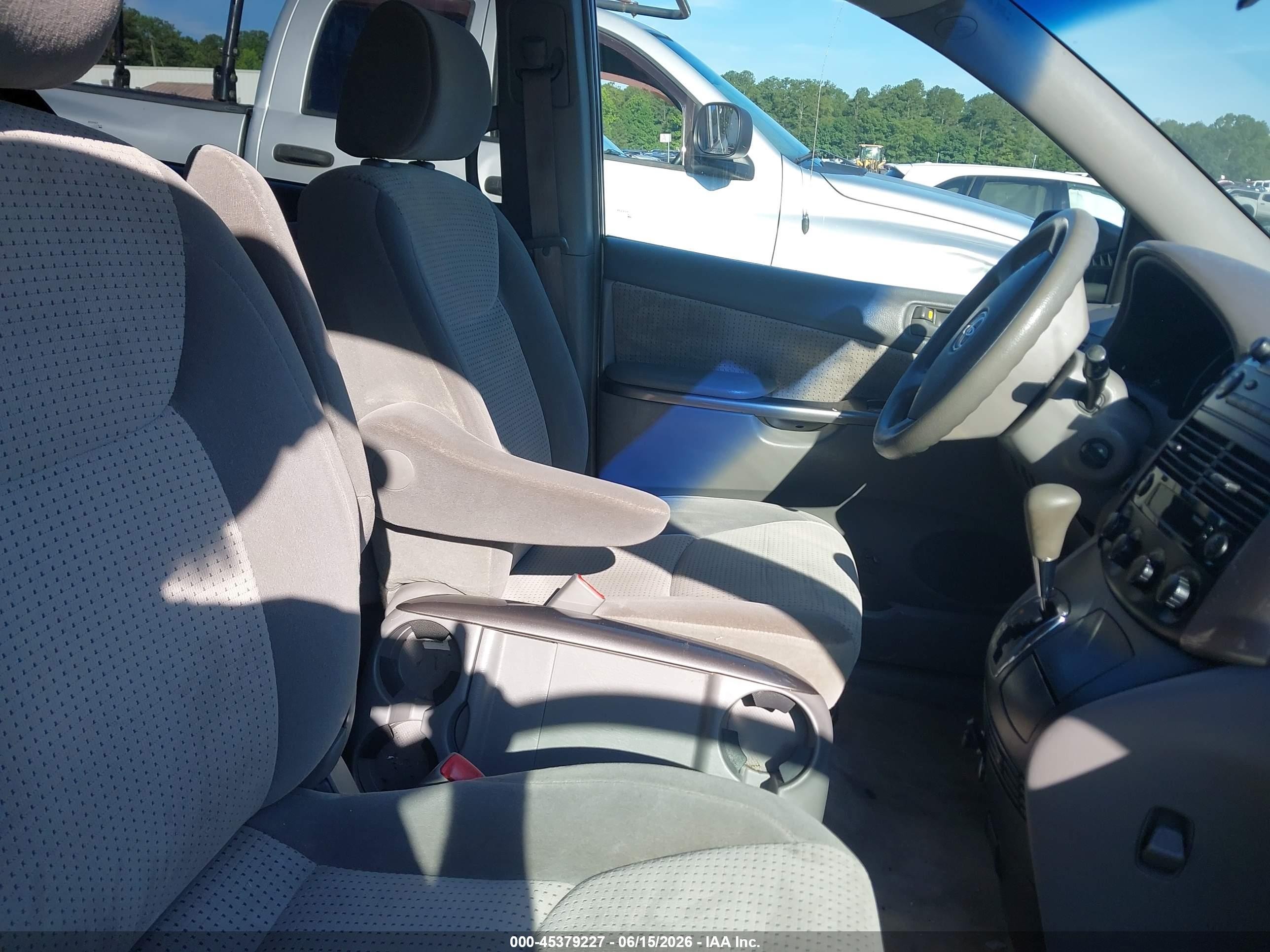2007 Toyota Sienna Le Silver vin: 5TDZK23C47S037191