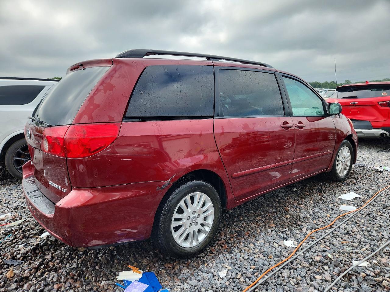2007 Toyota Sienna Le 7-passenger Maroon vin: 5TDZK23C47S052578