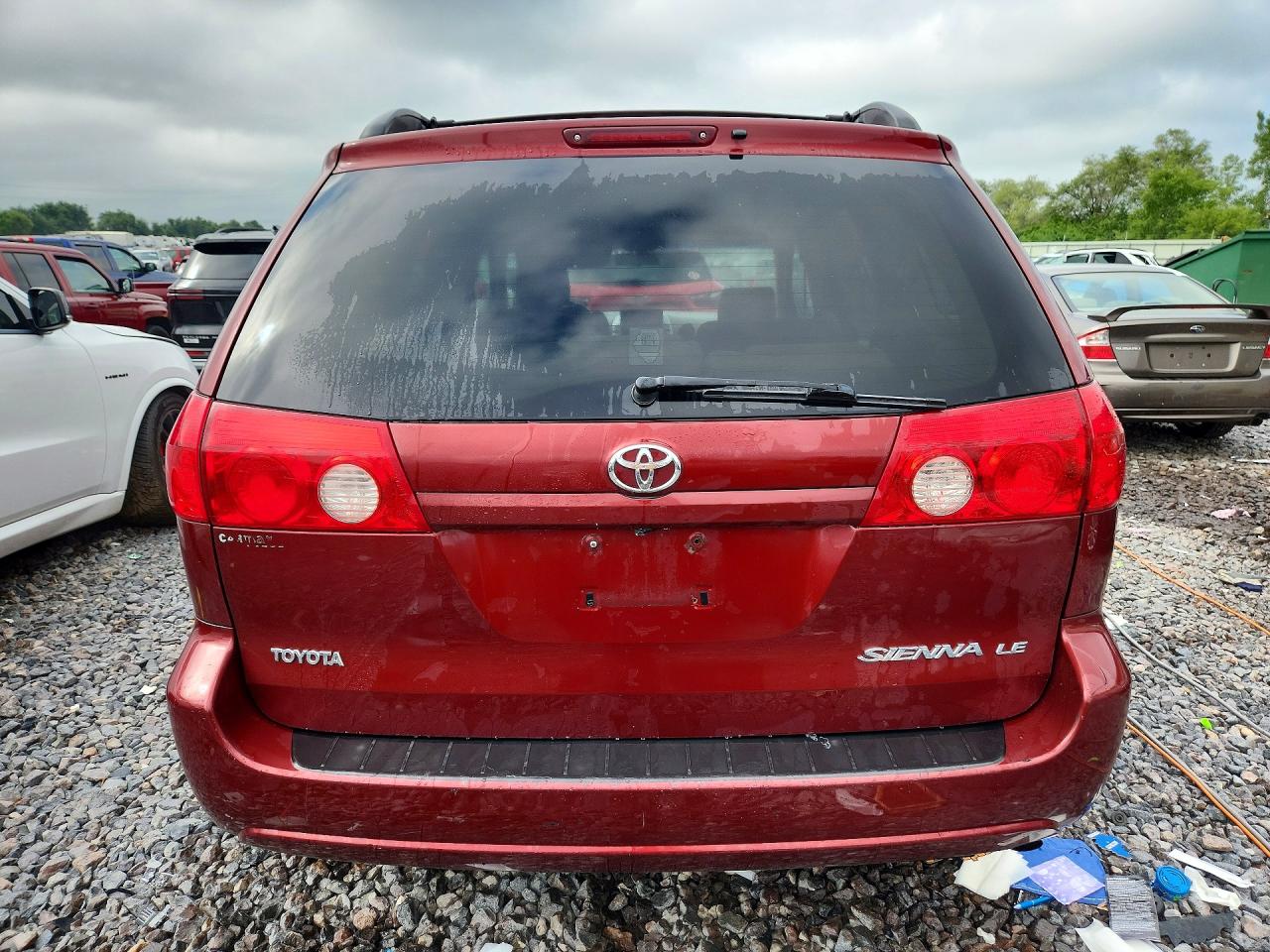2007 Toyota Sienna Le 7-passenger Maroon vin: 5TDZK23C47S052578