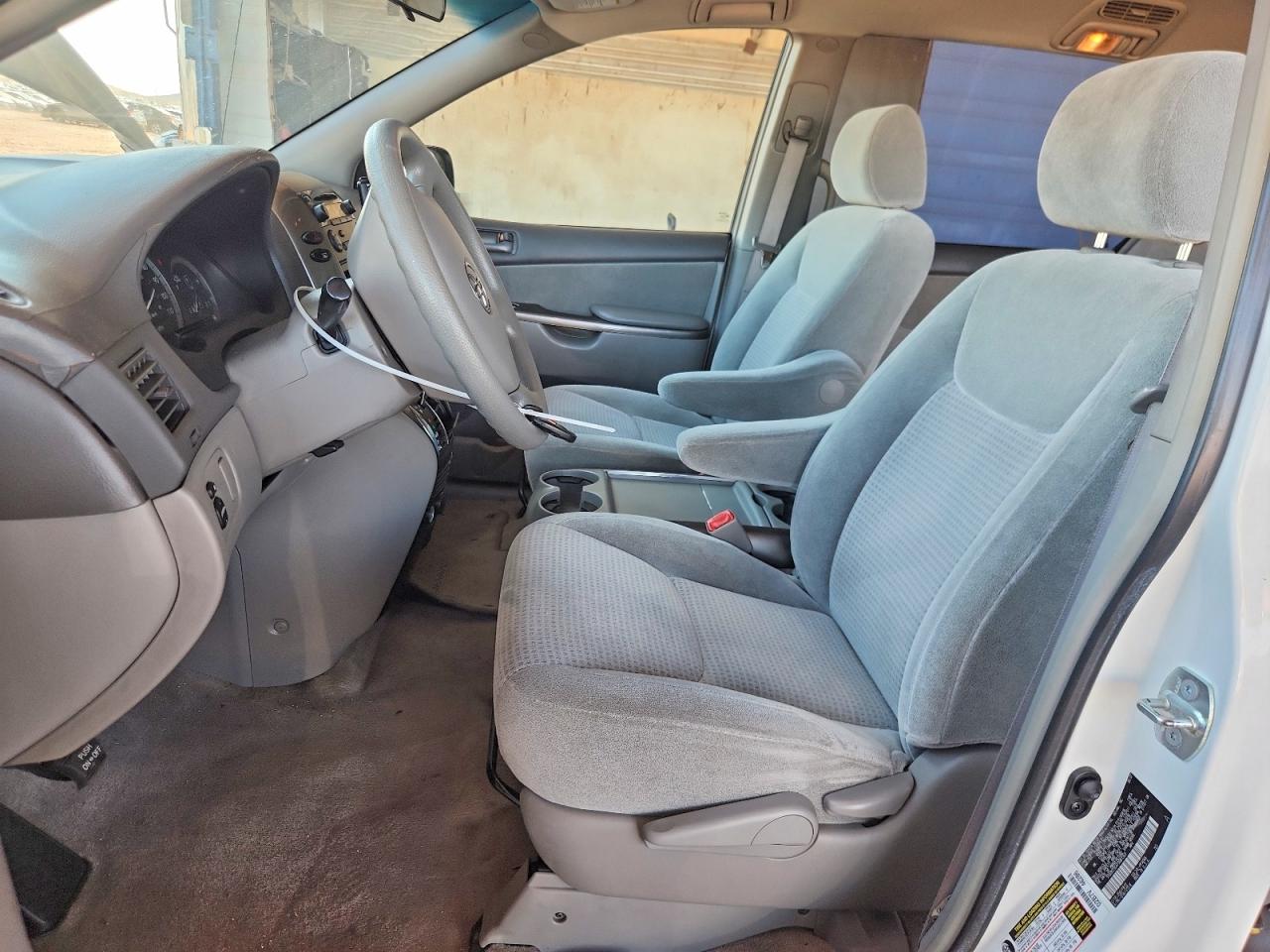 2007 Toyota Sienna Ce 7-passenger White vin: 5TDZK23C47S081353