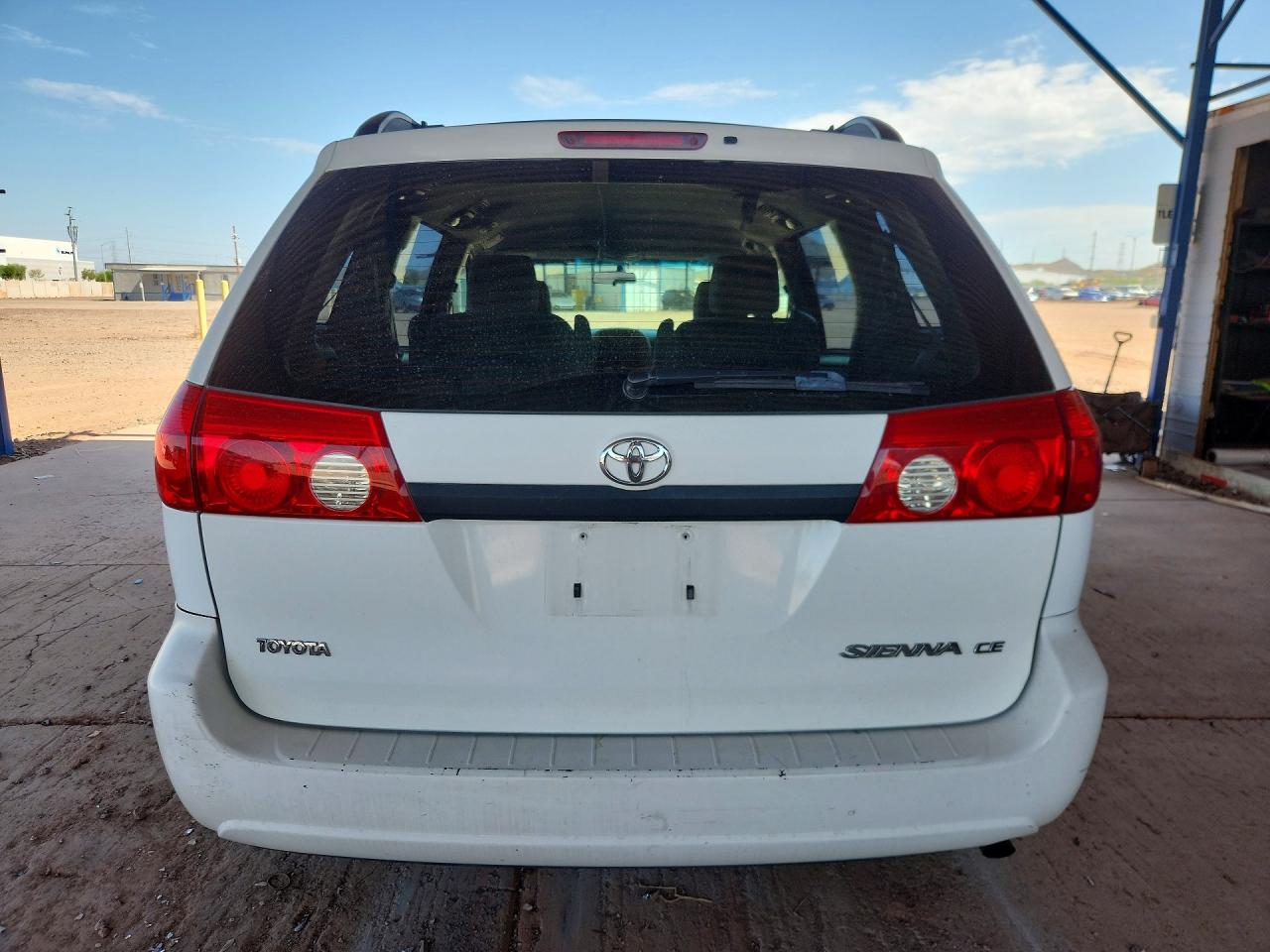 2007 Toyota Sienna Ce 7-passenger White vin: 5TDZK23C47S081353