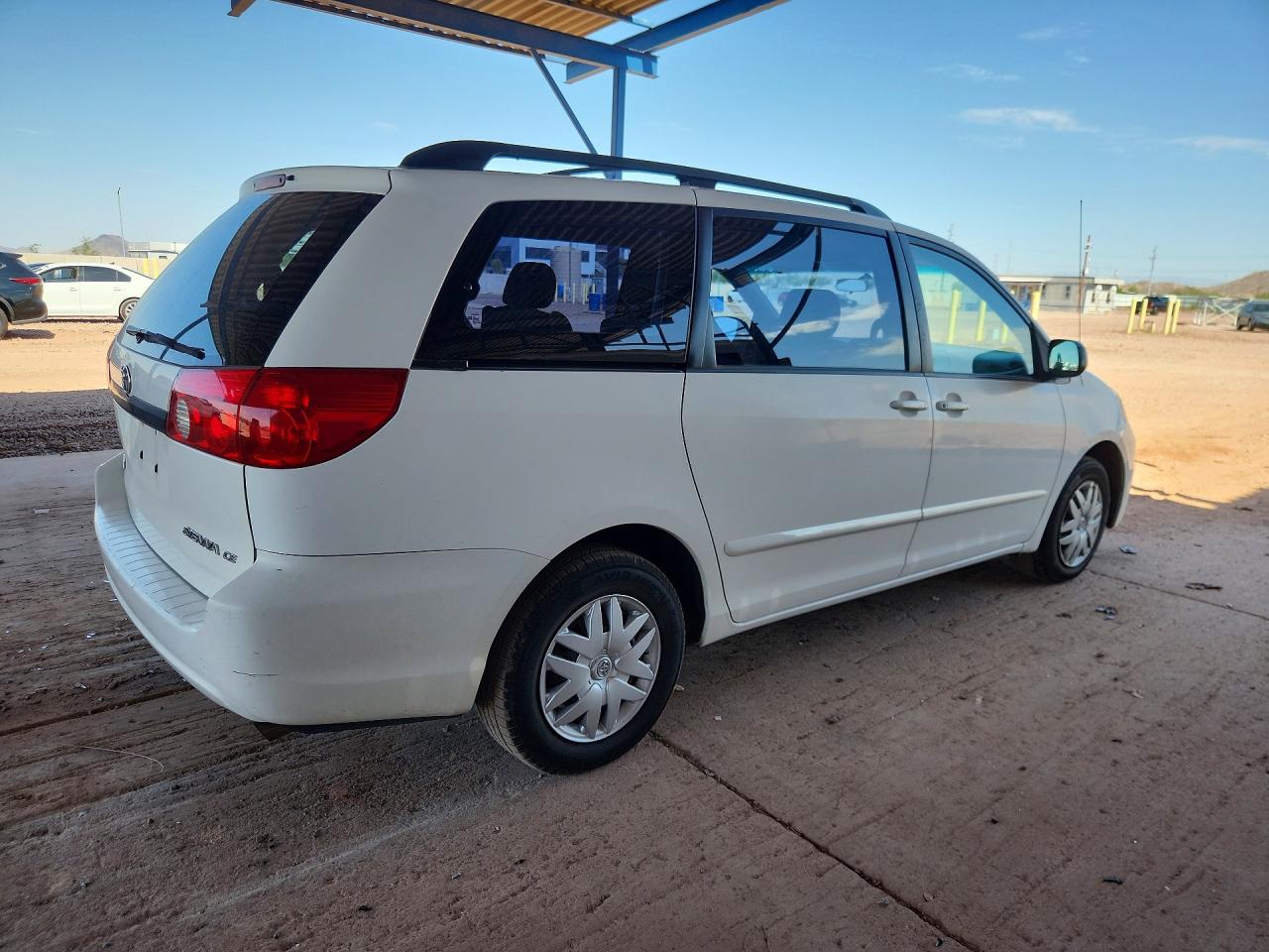 2007 Toyota Sienna Ce 7-passenger White vin: 5TDZK23C47S081353