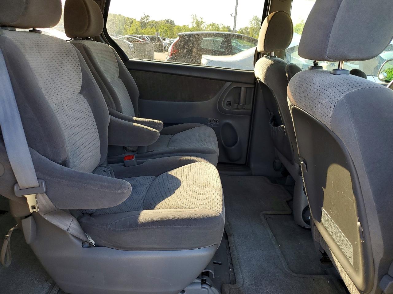 2008 Toyota Sienna Le 7-passenger Серый vin: 5TDZK23C48S115485