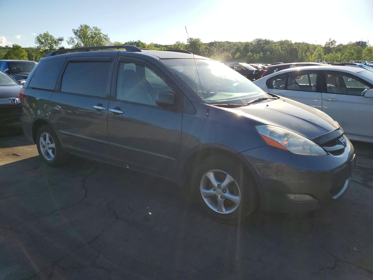 2008 Toyota Sienna Le 7-passenger Серый vin: 5TDZK23C48S115485
