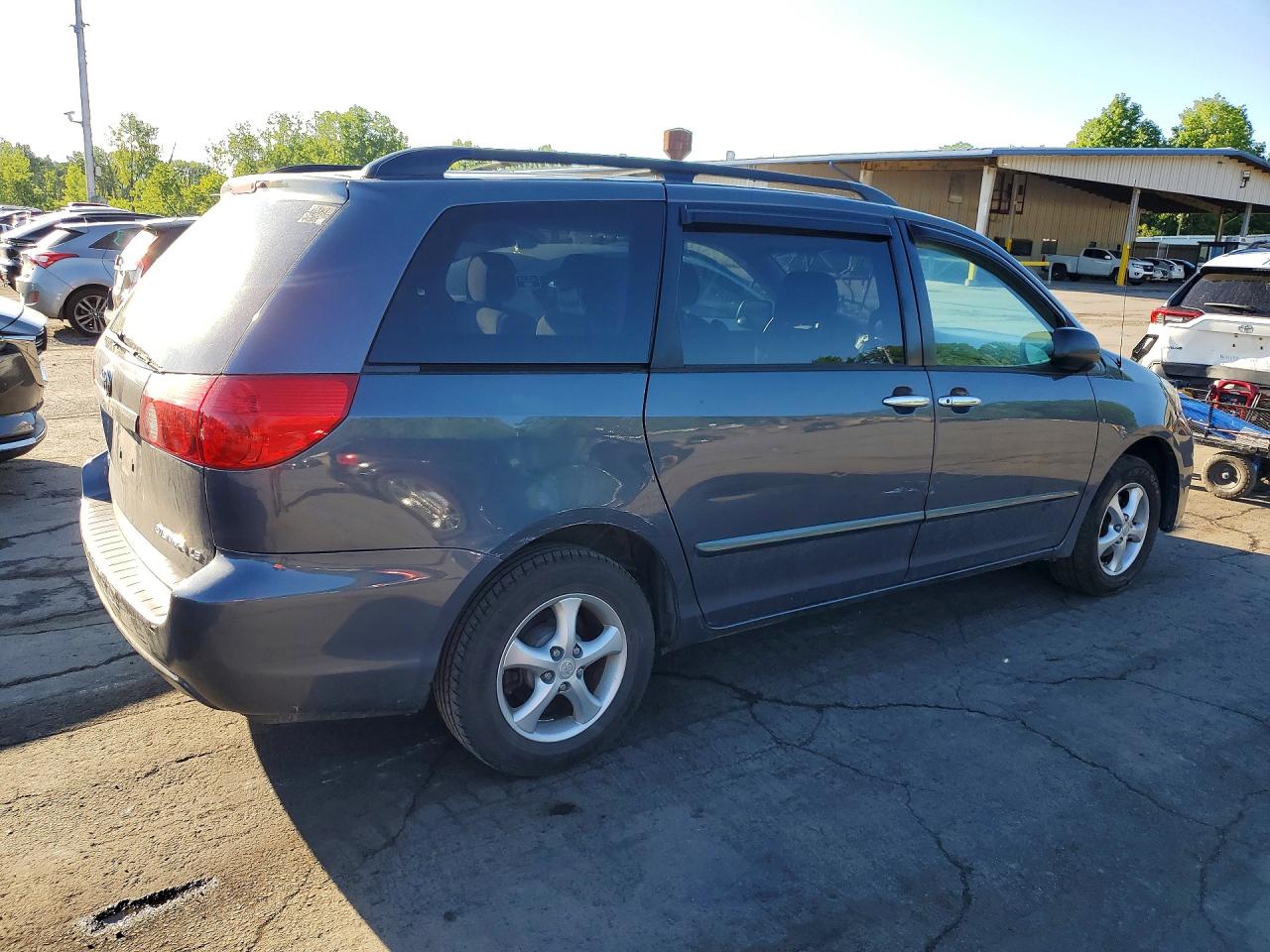 2008 Toyota Sienna Le 7-passenger Серый vin: 5TDZK23C48S115485