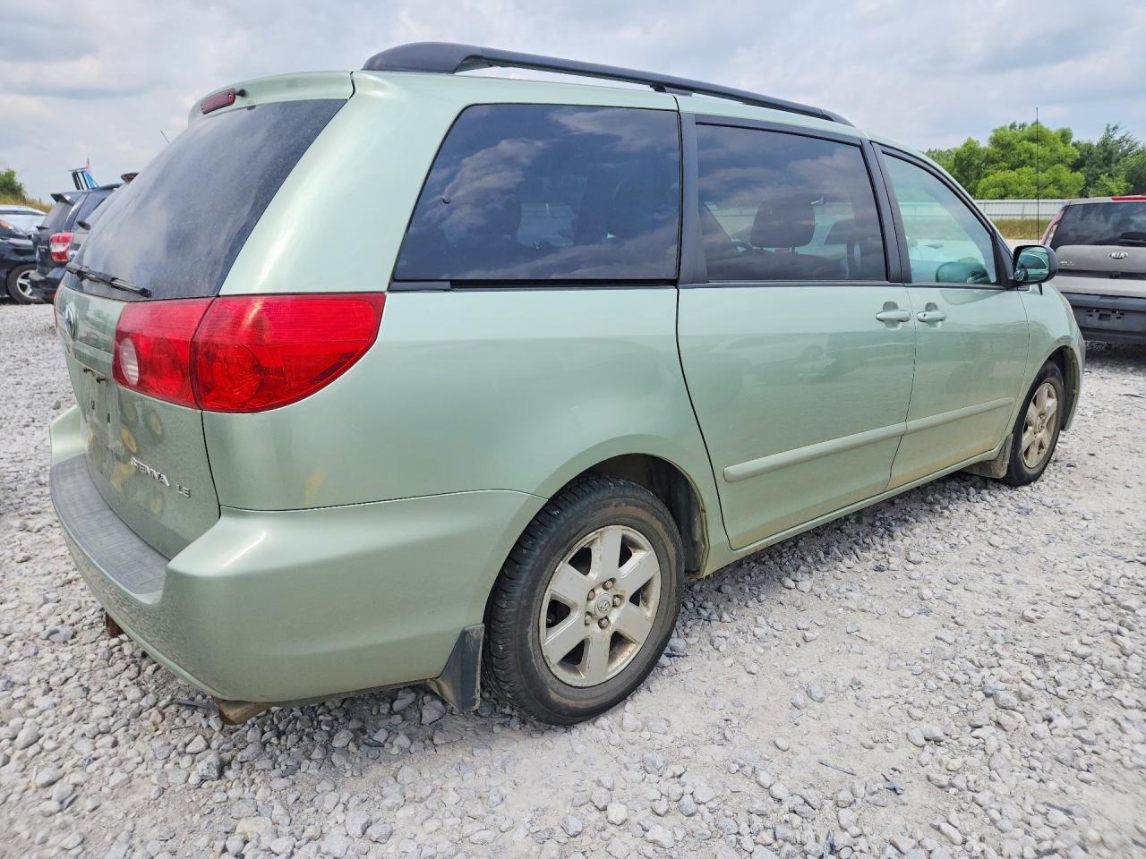 2008 Toyota Sienna Le 7-passenger Green vin: 5TDZK23C48S133050
