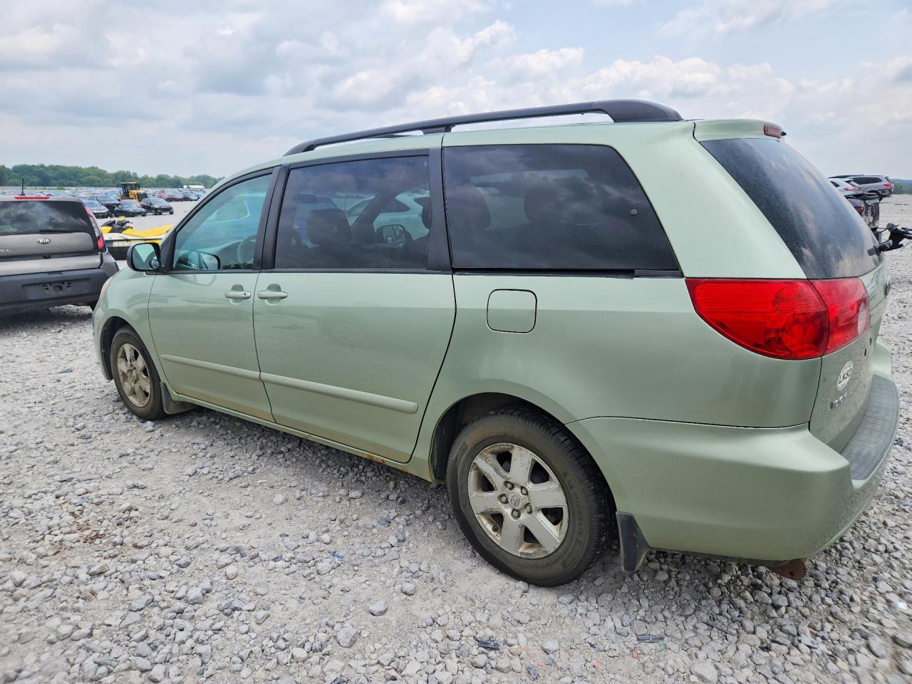 2008 Toyota Sienna Le 7-passenger Green vin: 5TDZK23C48S133050