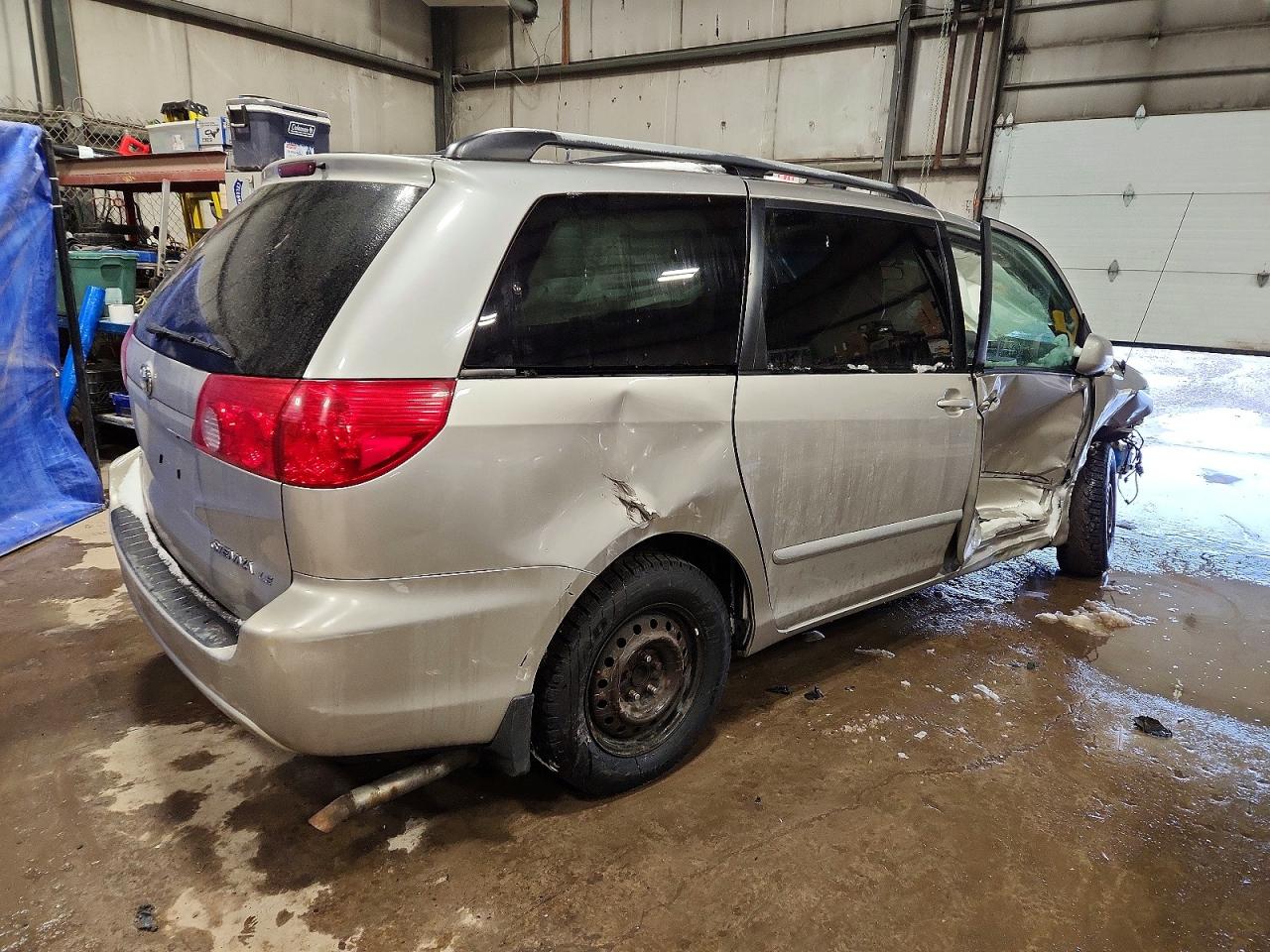 2008 Toyota Sienna Ce 7-passenger Silver vin: 5TDZK23C48S136739