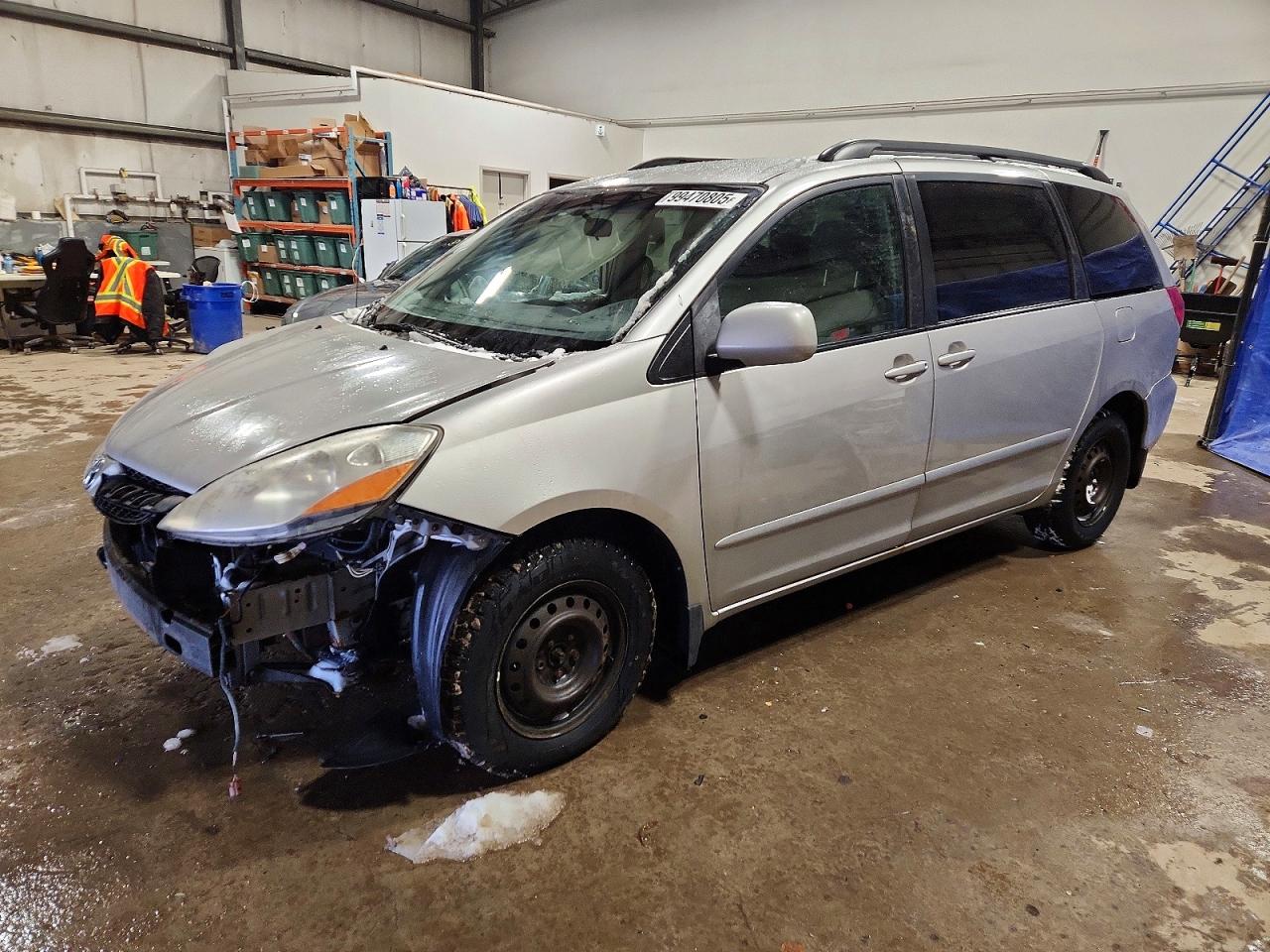 2008 Toyota Sienna Ce 7-passenger Silver vin: 5TDZK23C48S136739