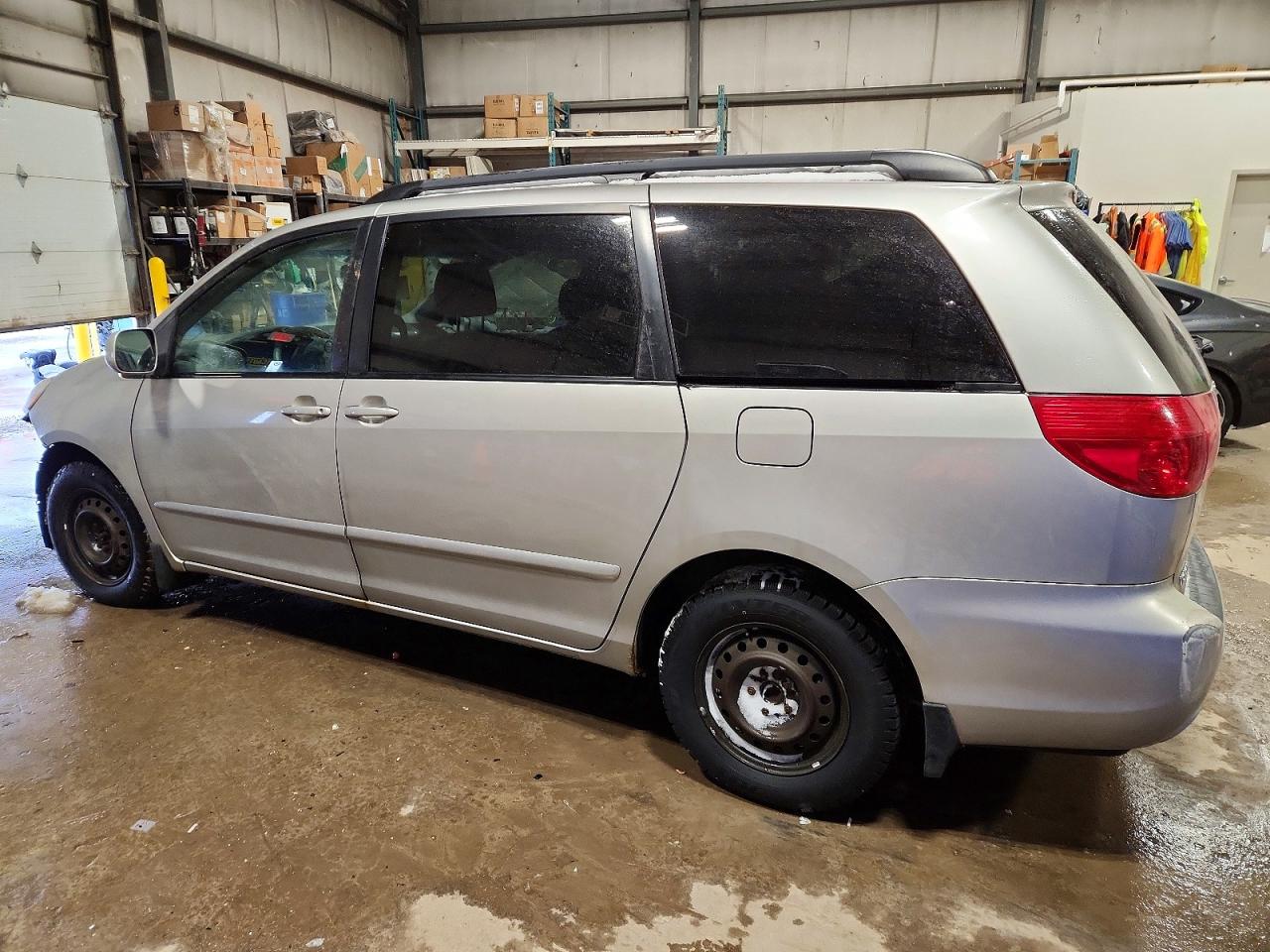 2008 Toyota Sienna Ce 7-passenger Silver vin: 5TDZK23C48S136739