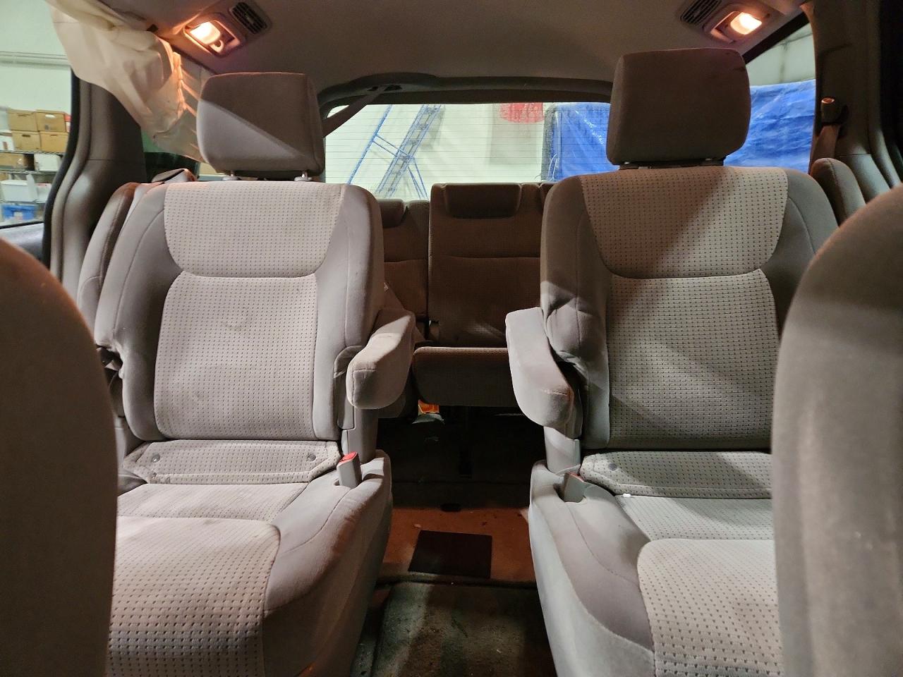 2008 Toyota Sienna Ce 7-passenger Silver vin: 5TDZK23C48S136739