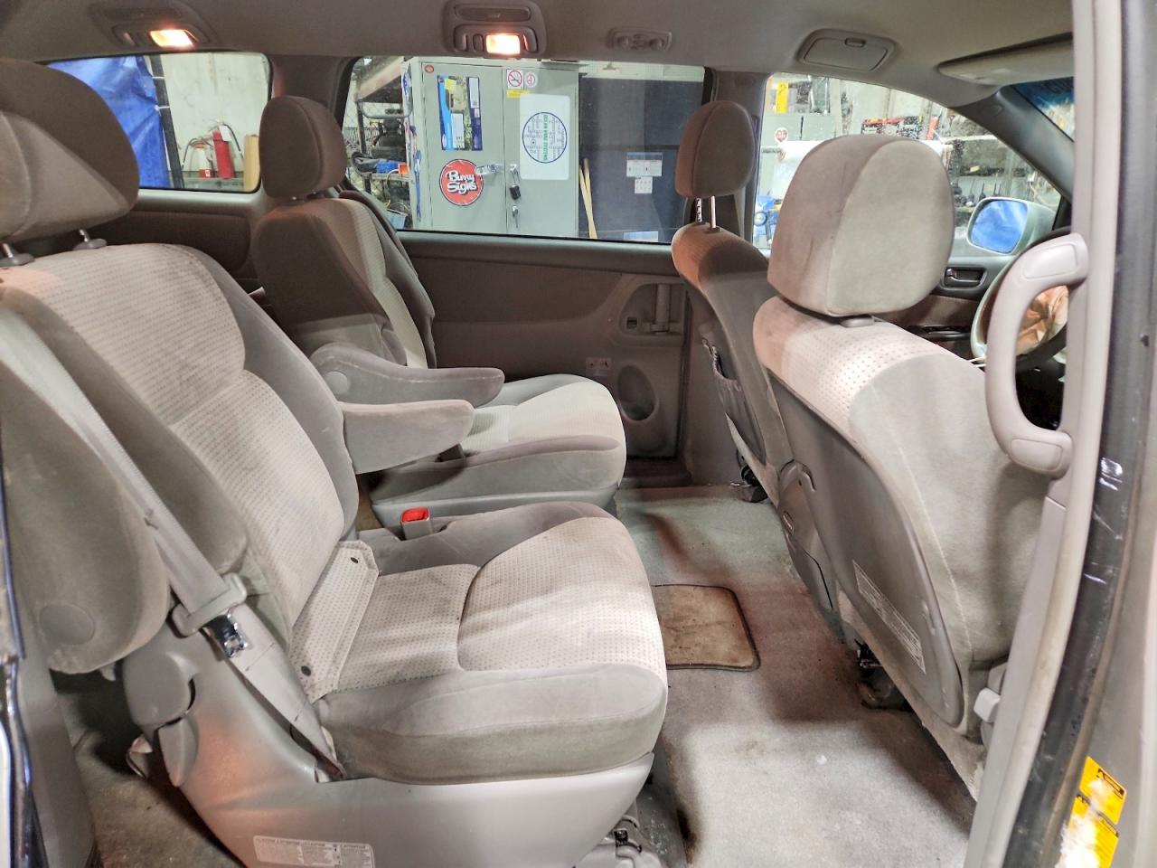 2008 Toyota Sienna Ce 7-passenger Silver vin: 5TDZK23C48S136739