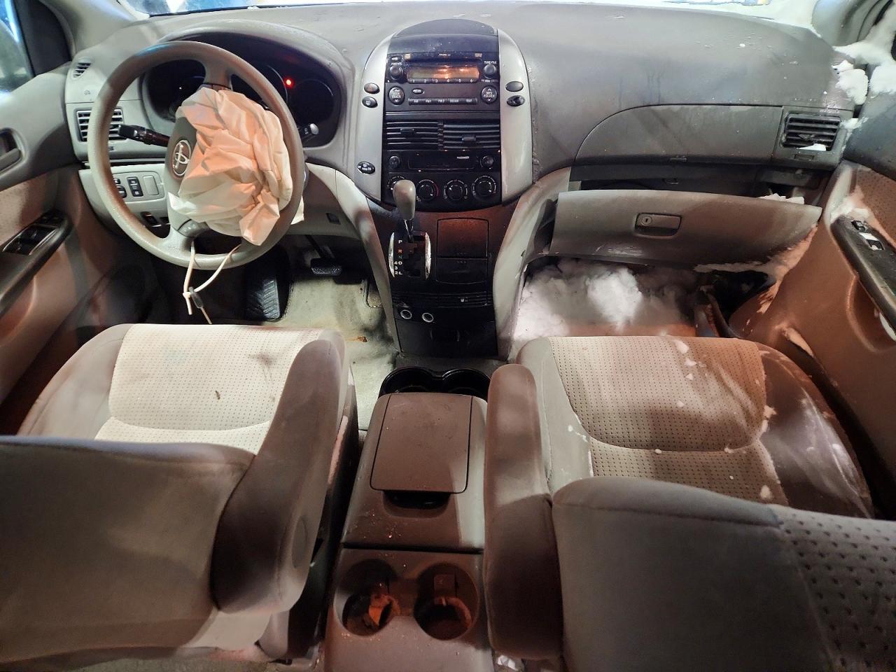 2008 Toyota Sienna Ce 7-passenger Silver vin: 5TDZK23C48S136739