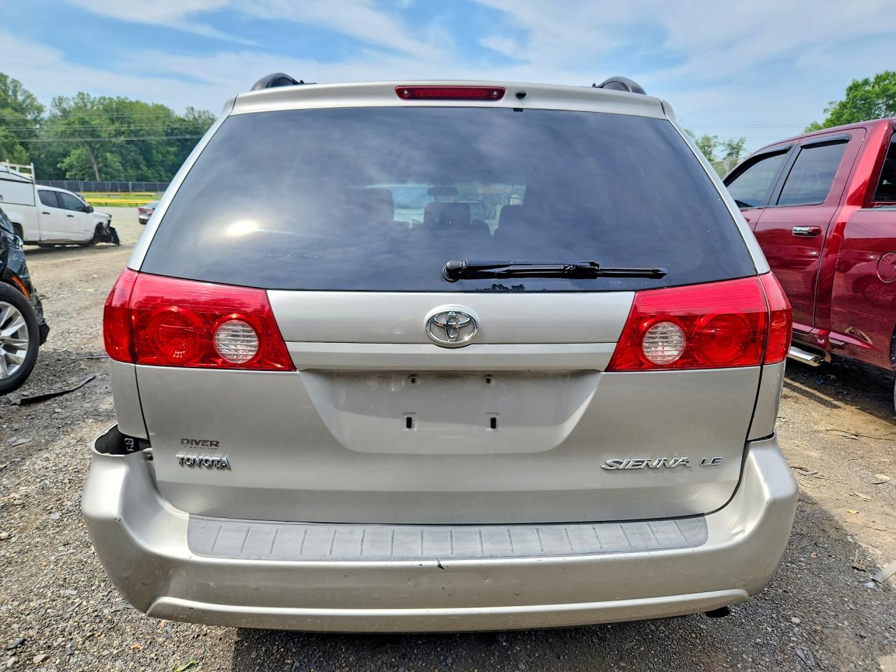 2008 Toyota Sienna Le 8-passenger Silver vin: 5TDZK23C48S139799