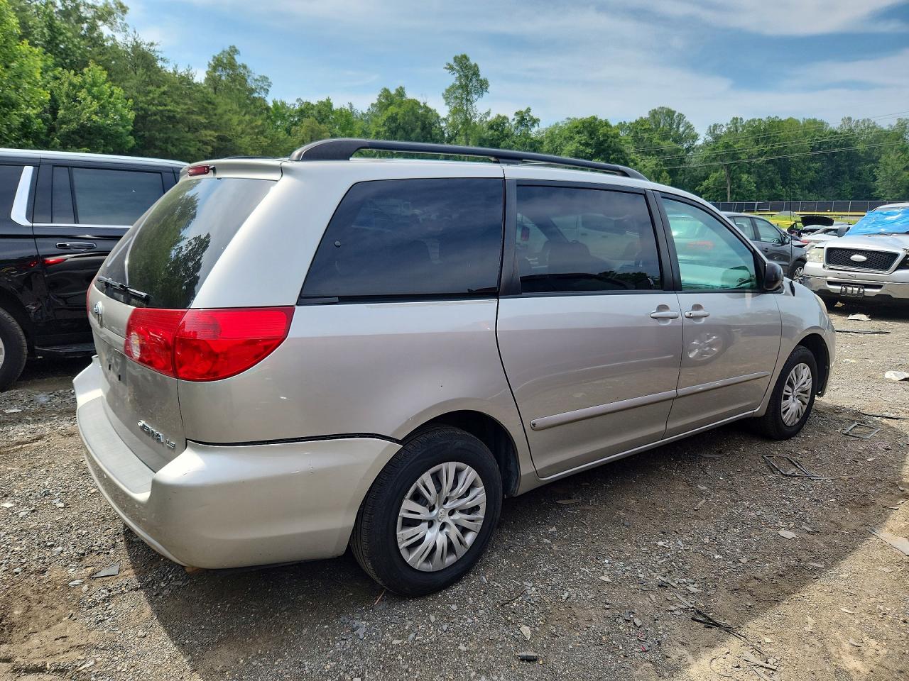 2008 Toyota Sienna Le 8-passenger Silver vin: 5TDZK23C48S139799