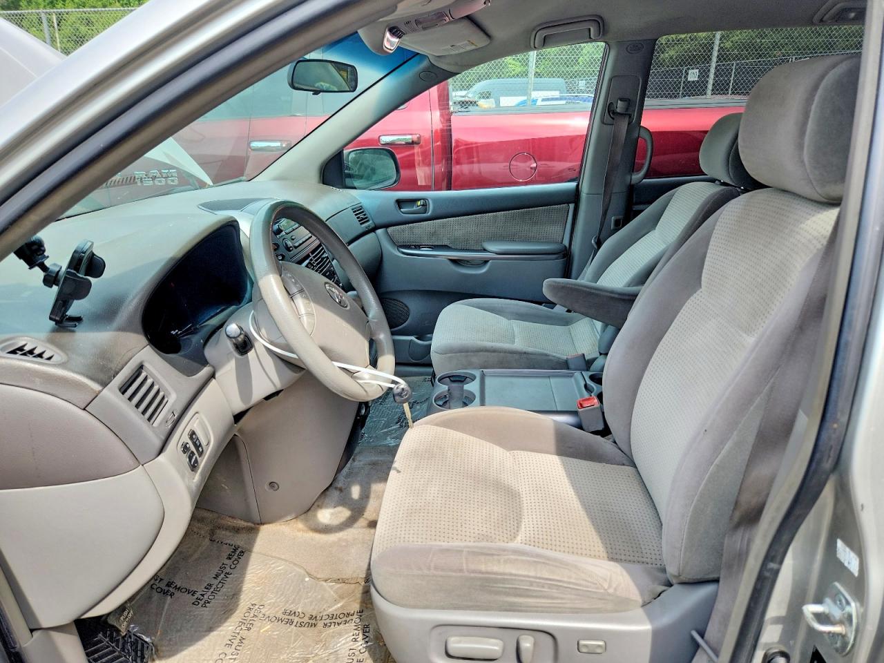 2008 Toyota Sienna Le 8-passenger Silver vin: 5TDZK23C48S139799