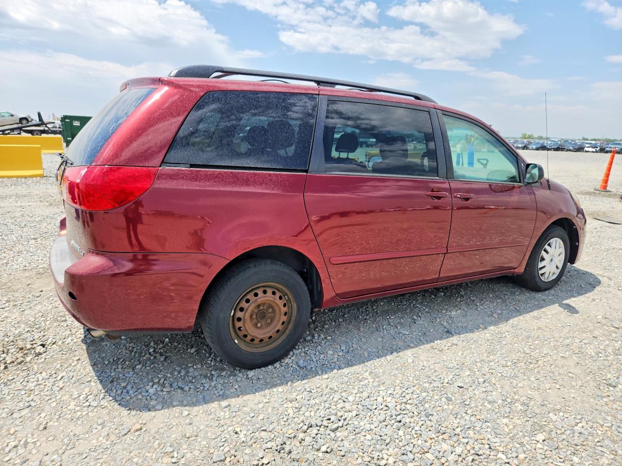 2008 Toyota Sienna Le 7-passenger Red vin: 5TDZK23C48S160359