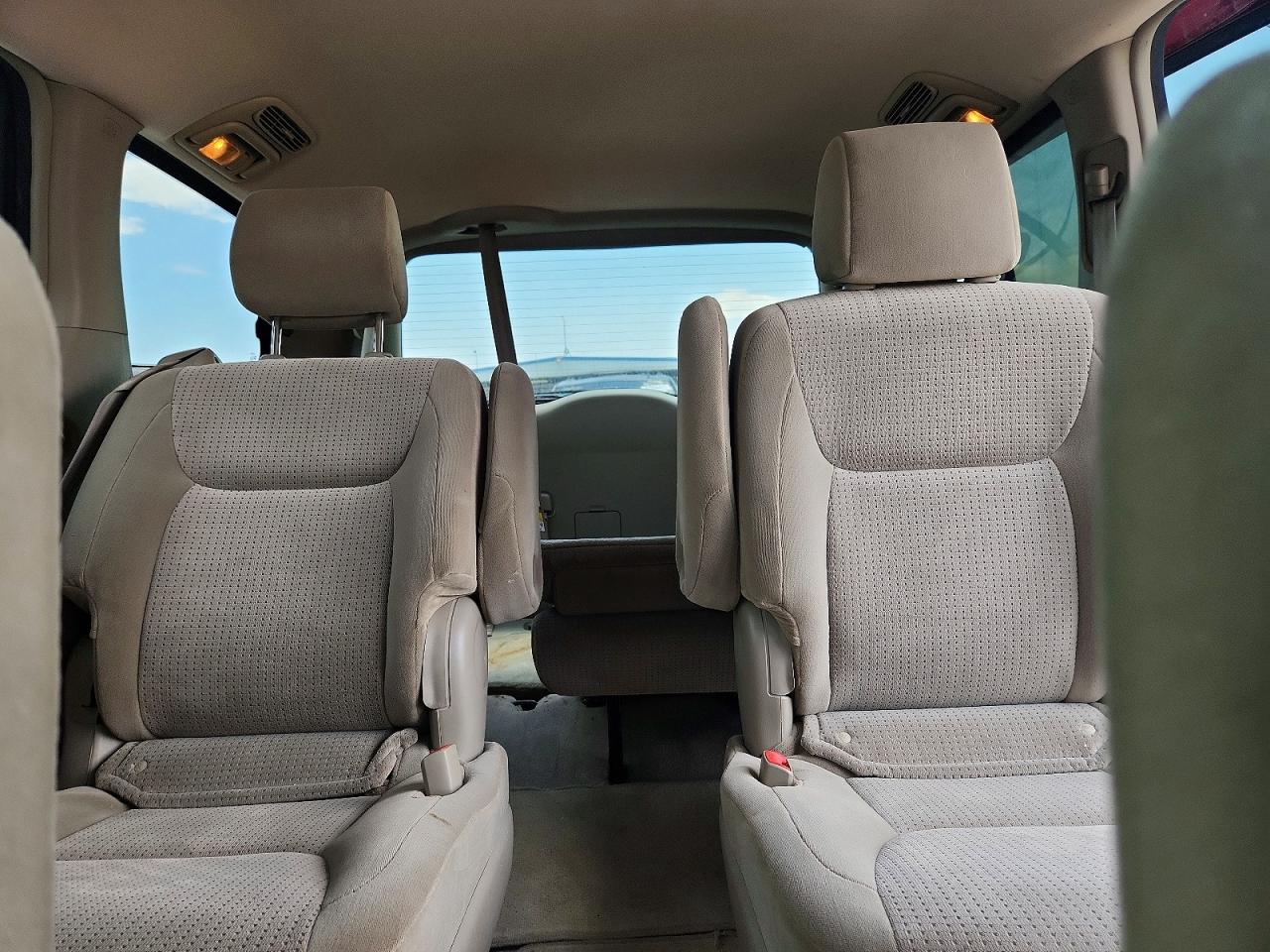 2008 Toyota Sienna Le 7-passenger Red vin: 5TDZK23C48S160359