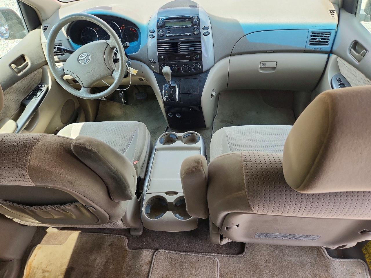 2008 Toyota Sienna Le 7-passenger Red vin: 5TDZK23C48S160359
