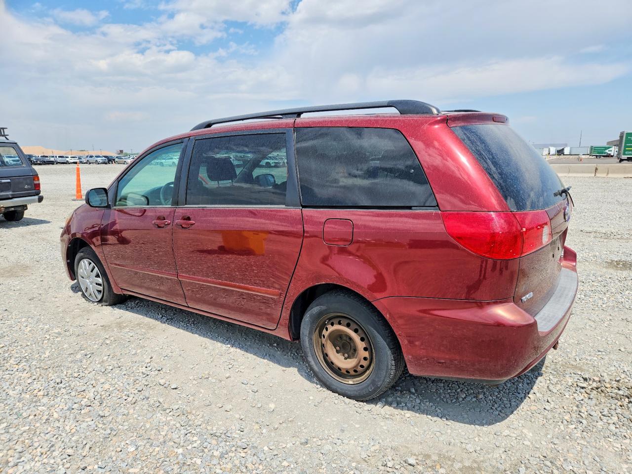 2008 Toyota Sienna Le 7-passenger Red vin: 5TDZK23C48S160359